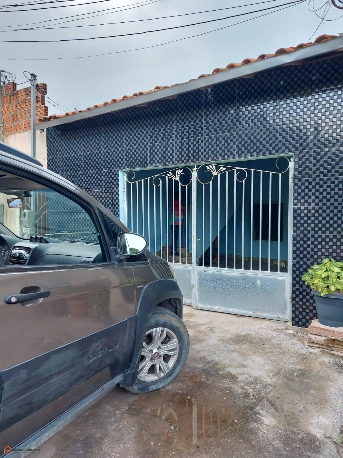 Casa de 3 quartos em Mucugê, Chapada Diamantina, estilo sobrado, duas vagas de garagem, ideal para locação Airbnb, localização espetacular, visite!