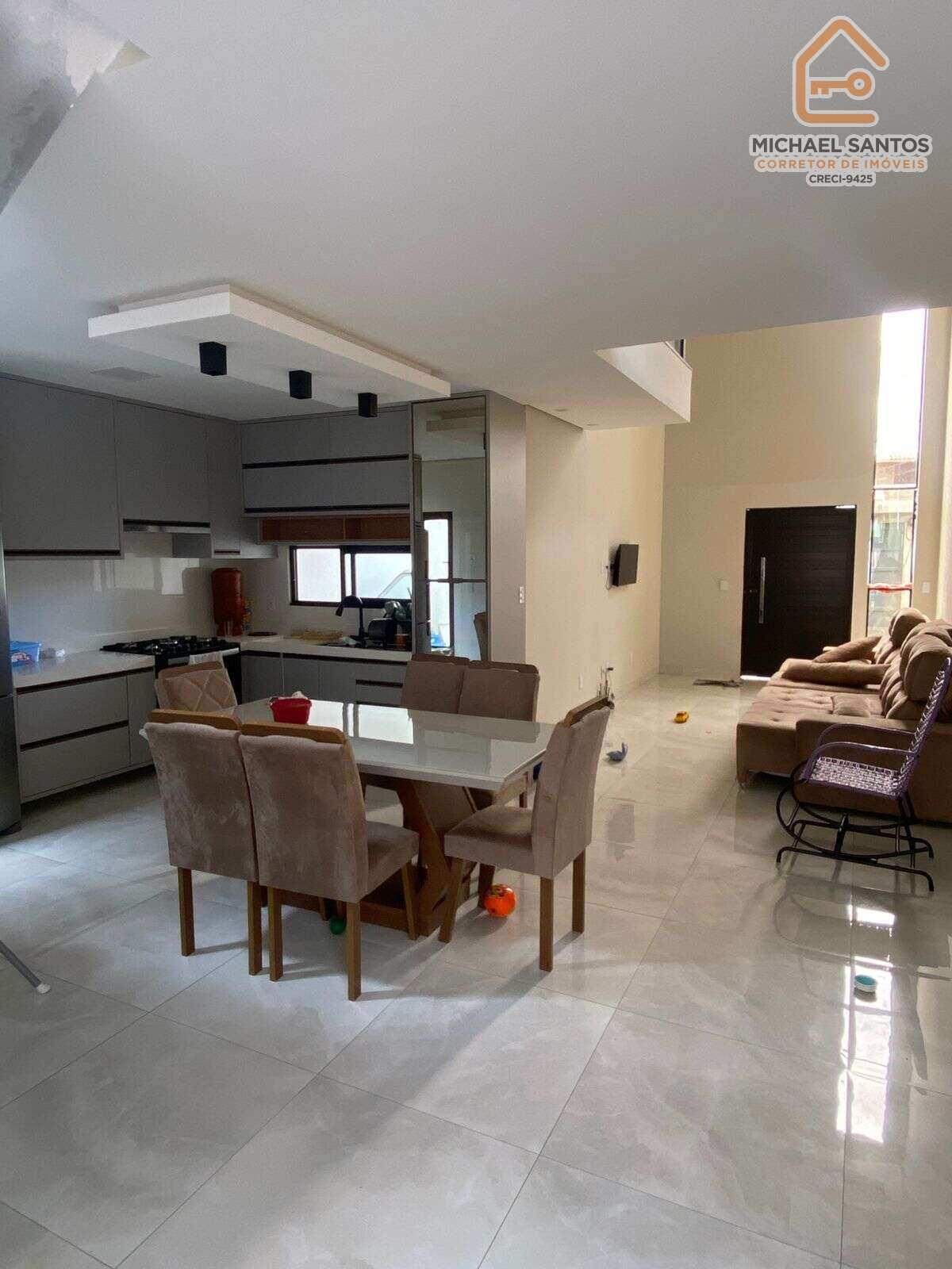 Sobrado Moderno com Pé-Direito Duplo e 3 Quartos à Venda em Mucugê