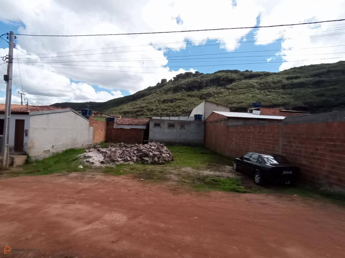 Terreno plano em Mucugê, Chapada Diamantina, 300m2, escriturado, localizado!